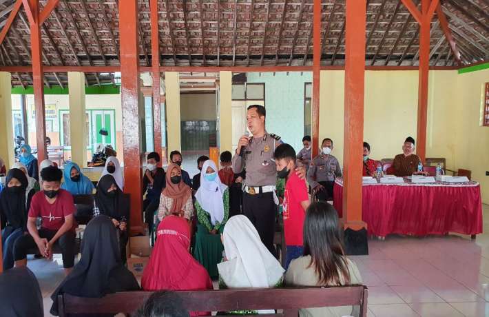 Posyandu Remaja & Sosialisasi Ketertiban Lalu Lintas Oleh Satlantas Polres Trenggalek